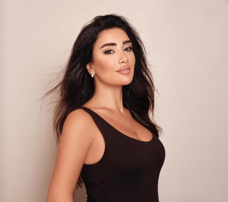 جيسيكا عازار تتضامن مع لبنان باقتباس من محمود درويش