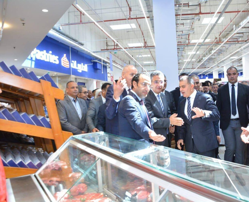 وزير التموين يفتتح فرع هايبر وان ماركت بمدينة بدر باستثمارات…