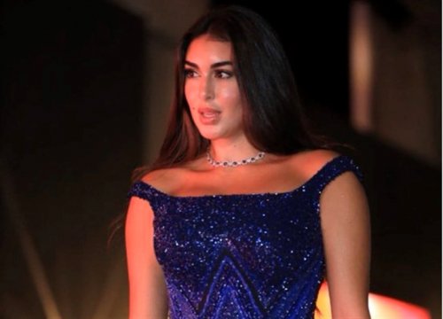 بالعباءة الخليجية .. ياسمين صبري تشوّق جمهورها لعمل جديد