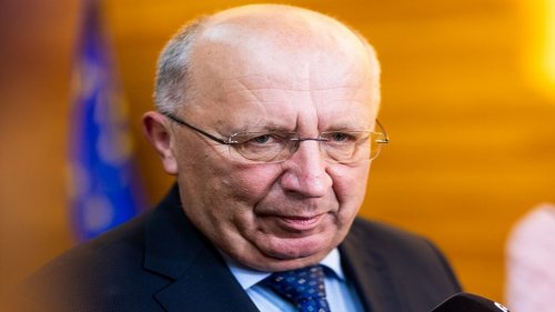 مفوض أوروبي يدعو إلى الاستعداد للحرب مع روسيا