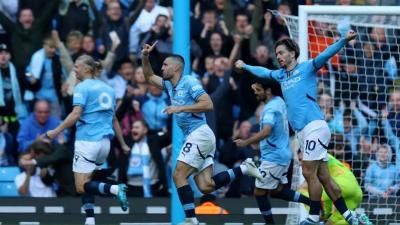 أرسنال والسيتي يطاردان ليفربول