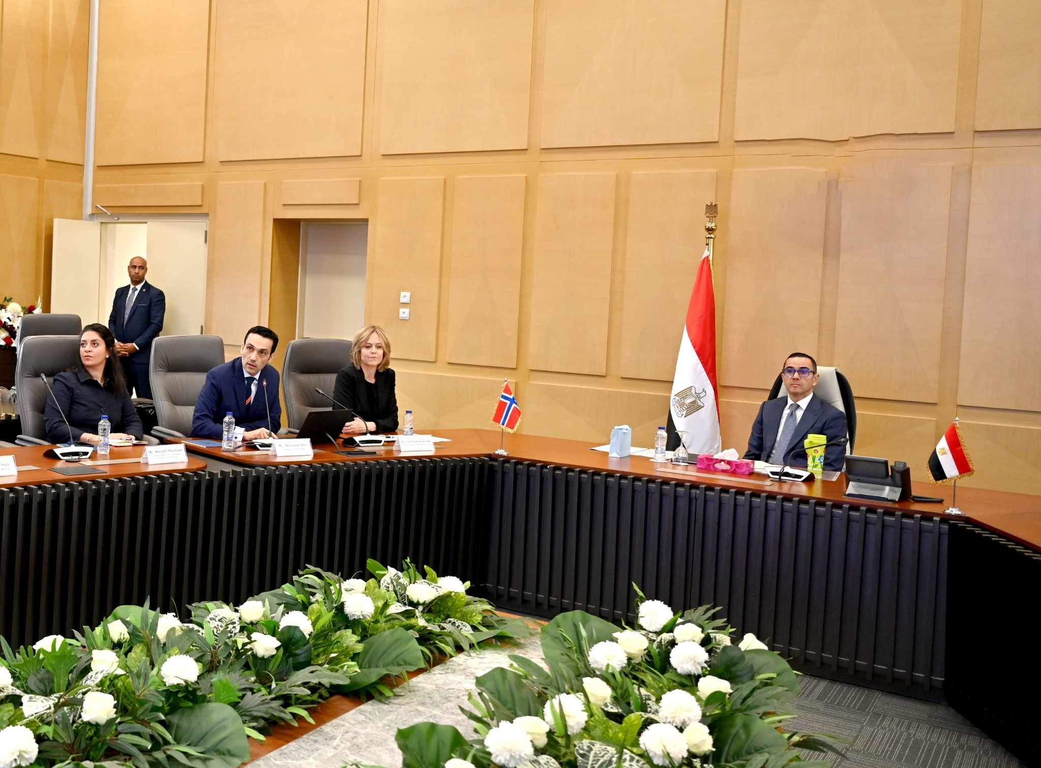 وزير الاستثمار يبحث مع سفيرة النرويج ووفد شركة…