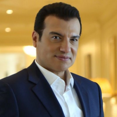 رجل أعمال يتهم إيهاب توفيق بالنصب وبيع فيلا مرتين