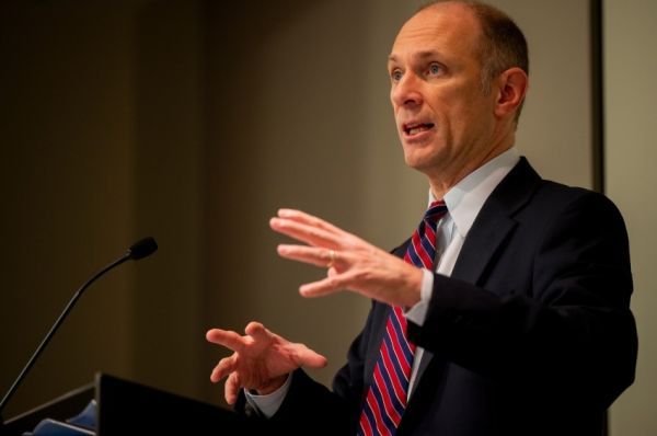 رئيس الاحتياطي الفيدرالي: نرغب في تجميد الاقتصاد الأمريكي…