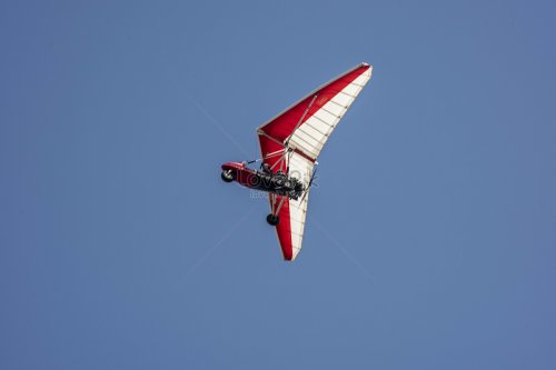 طائرات شراعية في سماء الجليل المحتل