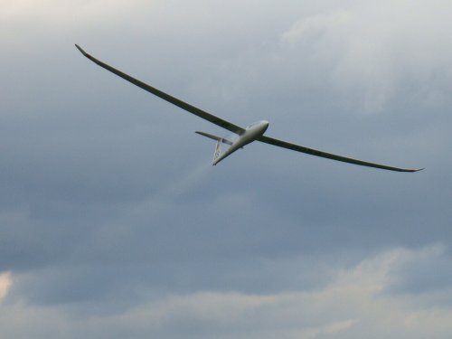 طائرات شراعية في سماء الجليل المحتل