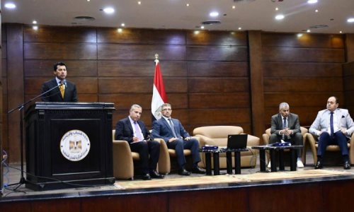 وزير الرياضة يبحث الفرص الاستثمارية وتسريع وتيرة تطوير الإنشاءات