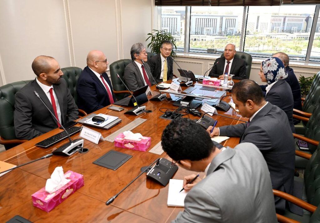 وزير الصناعة يبحث موقف مصنع يازاكي للأنظمة الكهربائية في…