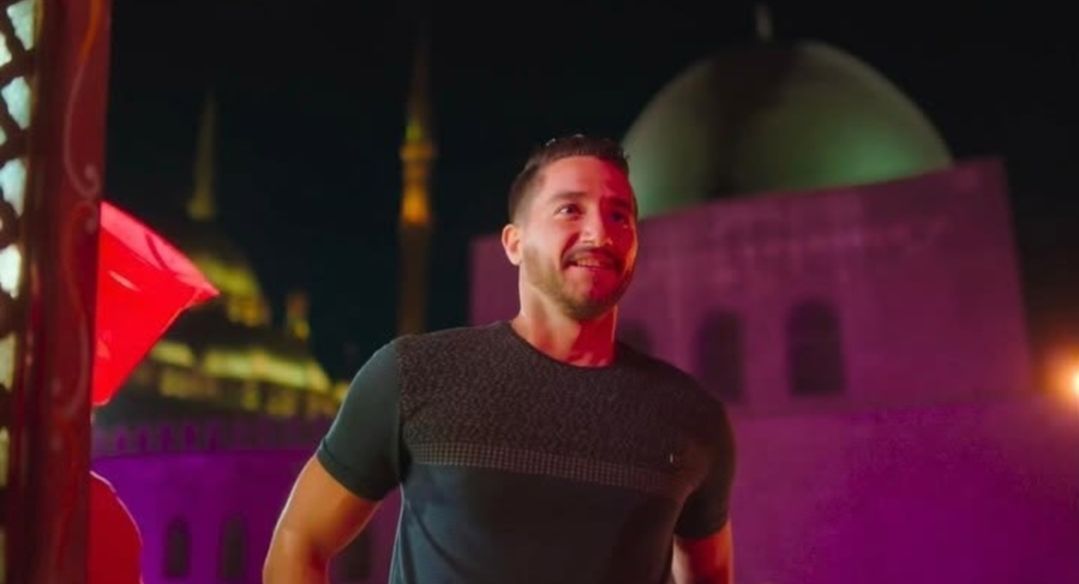 أحمد مالك يشارك جمهوره بصور جديدة من كواليس "مطعم الحبايب"
