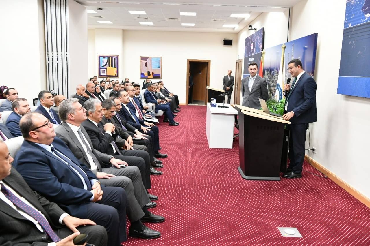 وزير البترول يعقد اجتماعا موسعا لبحث التسويق للفرص…