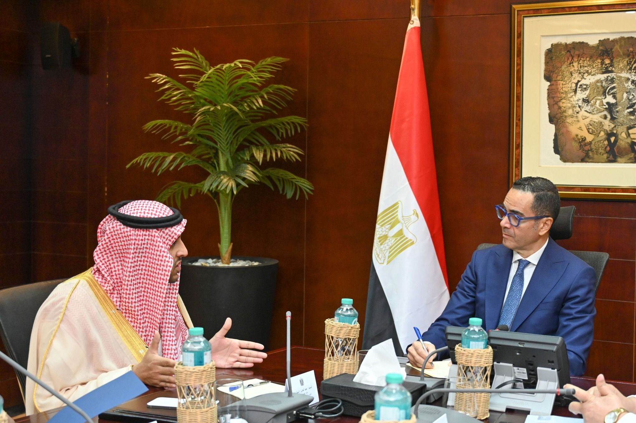 وزير الاستثمار يبحث مع وكيل الهيئة العامة للتجارة الخارجية…