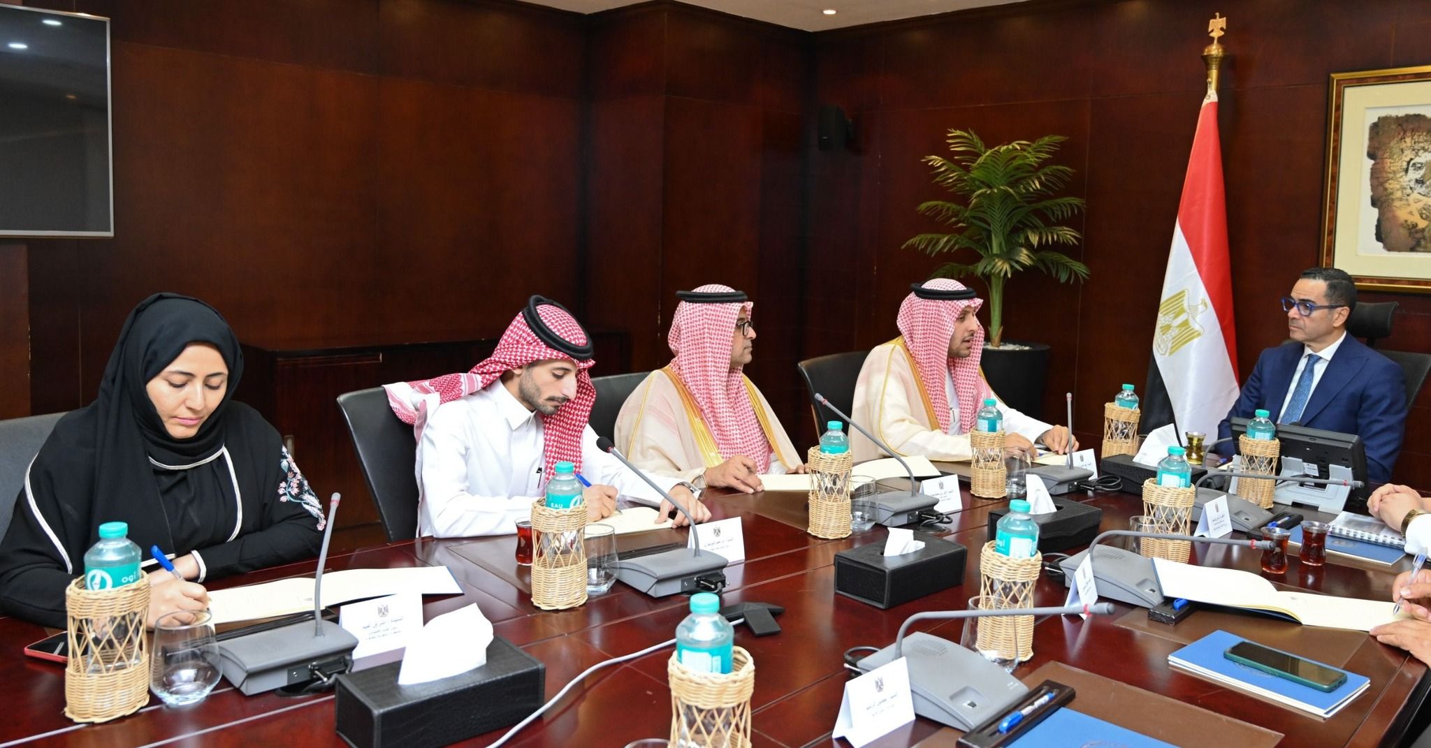 وزير الاستثمار يبحث مع وكيل الهيئة العامة للتجارة الخارجية…