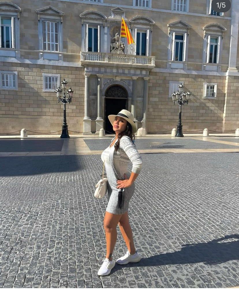من برشلونة.. رانيا يوسف تخطف الأنظار من أحدث ظهور لها