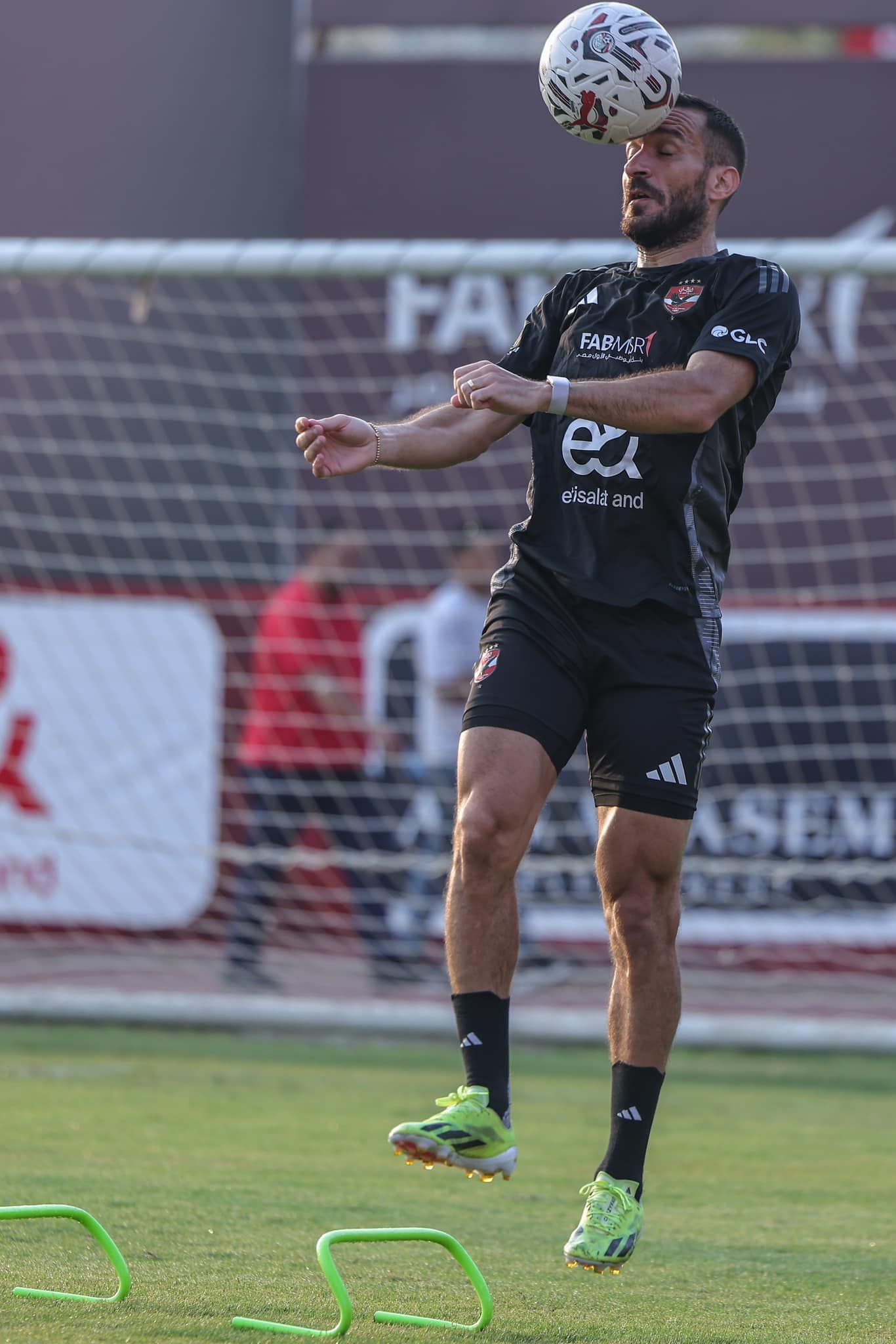 علي معلول يبدأ تدريباته ضمن المرحلة الأخيرة ببرنامجه التأهيلي بالأهلي.. صور