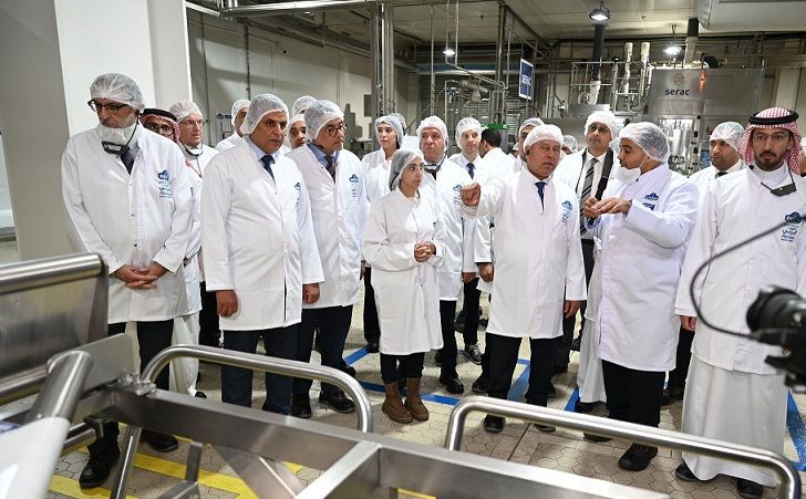 بطاقة إنتاجية  100 الف طن سنويا.. وزير الصناعة يفتتح خطين…