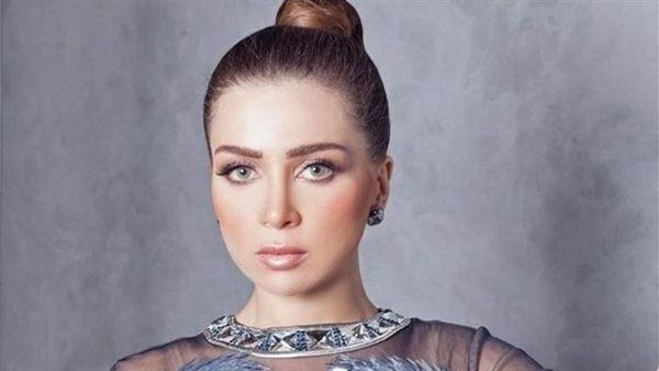 مي عز الدين تعتذر عن "الكينج" لمحمد إمام
