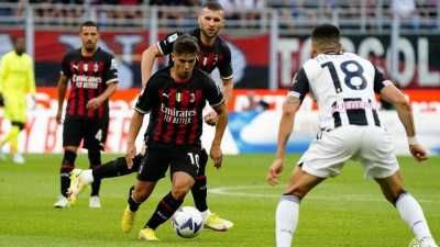 ميلان يتجاوز عقبة أودينيزي