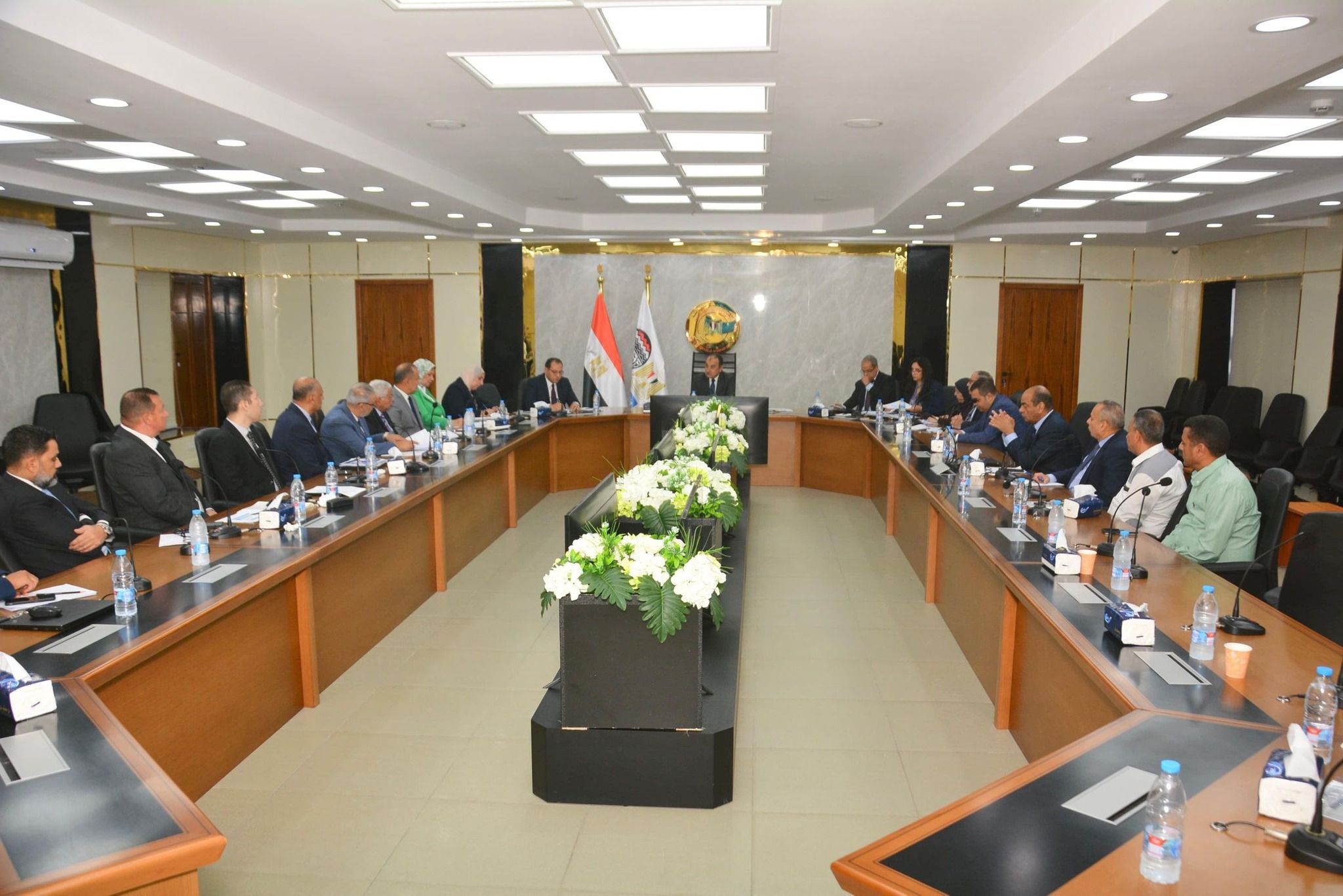 وزير قطاع الأعمال يستعرض آخر تطورات المشروع القومي للغزل…