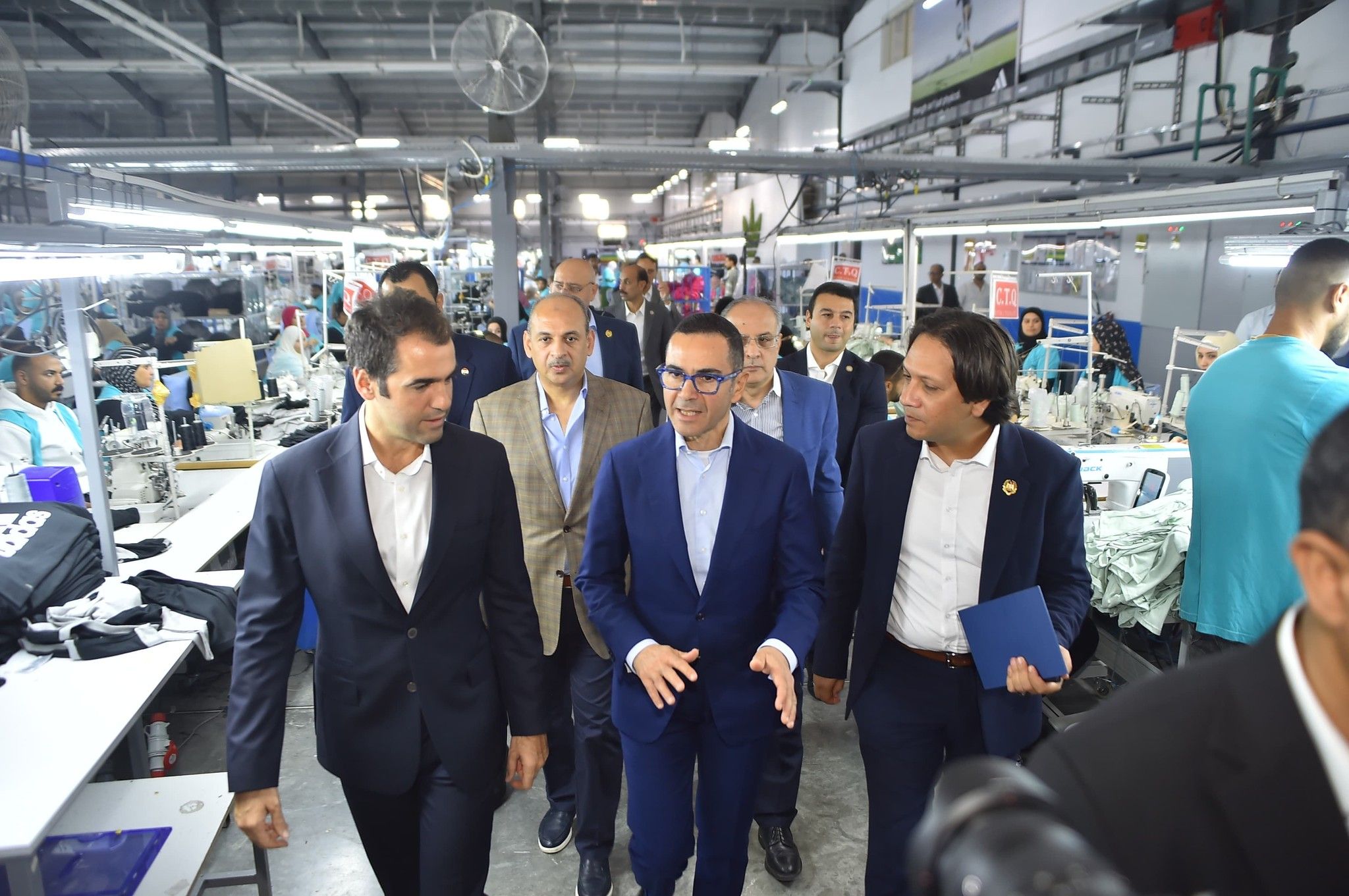 وزير الاستثمار يتفقد عدد من المصانع بالمنطقة الصناعية الحرة…