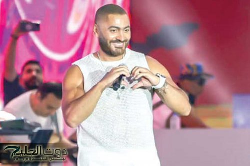 المشاهير العرب تامر حسني يوقف حفله في الإسكندرية حرصاً على سلامة الجمهور .. وهذه القصة