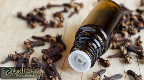 "انتي فايتك كتير"...لا تحرمي نفسك من البشرة النضرة والإشراقة الطبيعية.. اتبعي وصفة زيت القرنفل المذهلة وتأثيرها السحري على صحة بشرتك... هتتفاجئي!!