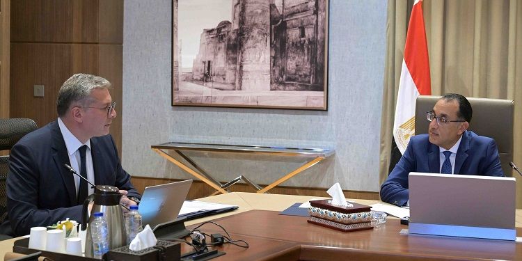 كريم بدوي: الحرص على توافر أرصدة استراتيجية من المنتجات…