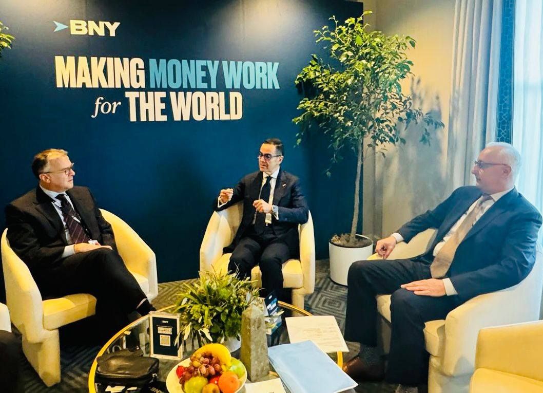 حسن الخطيب يبحث مع مسؤولي بنك بي إن واي ميلون فرص الاستثمار…