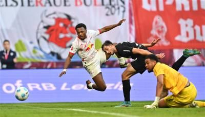 لايبزيغ يصعق فرايبورغ ويعتلي القمة