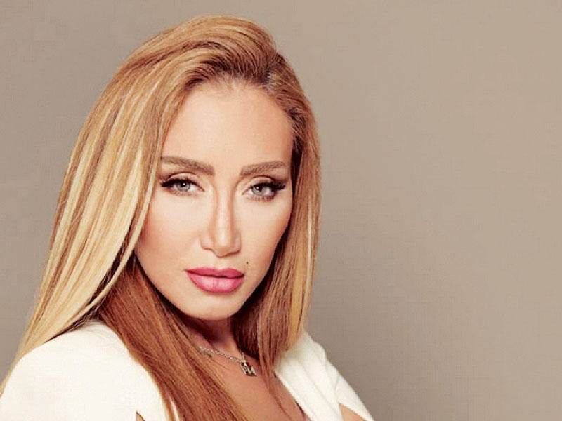 آخرهم أحمد سعد.. نجوم عرضوا حياتهم للخطر بسبب التجميل