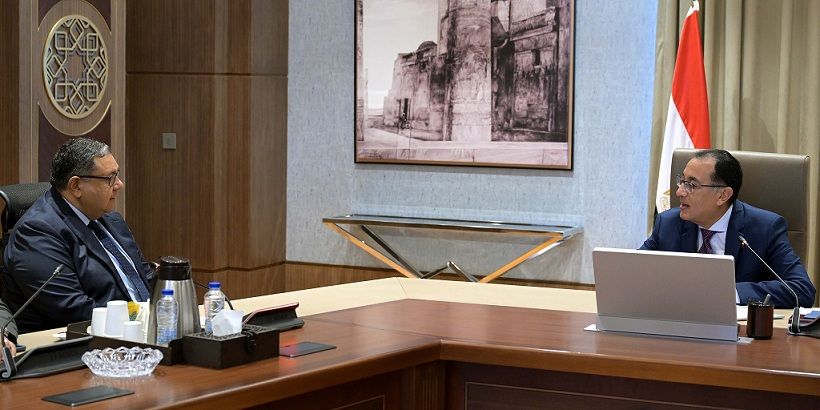 رئيس الوزراء يناقش مقترحات د. زياد بهاء الدين في معالجة…
