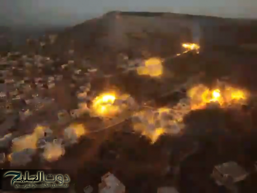 الجيش الإسرائيلي يفجر منازل ببلدة عيترون في جنوب لبنان