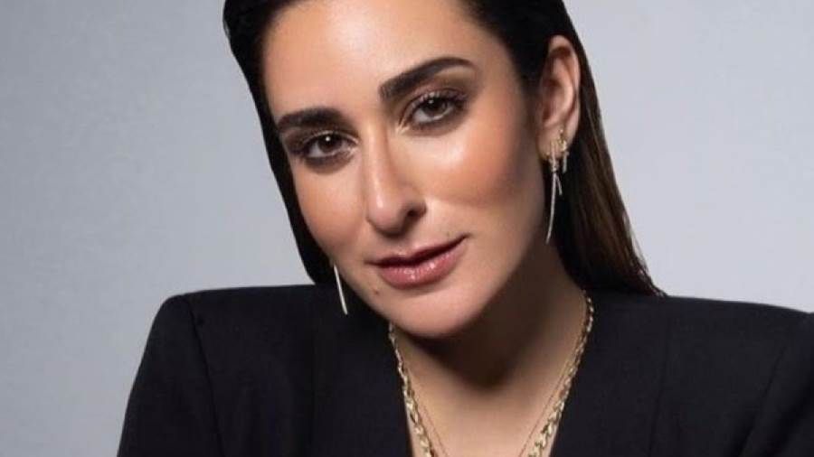 والد أمينة خليل يخطف الأنظار في مهرجان الجونة السينمائي.. فيديو أطلت الفنانة المصرية أمينة خليل برفقة والدها لأول مرة خلال تواجدها في ندوة علاقة الدراما بالمجتمع والجمهور