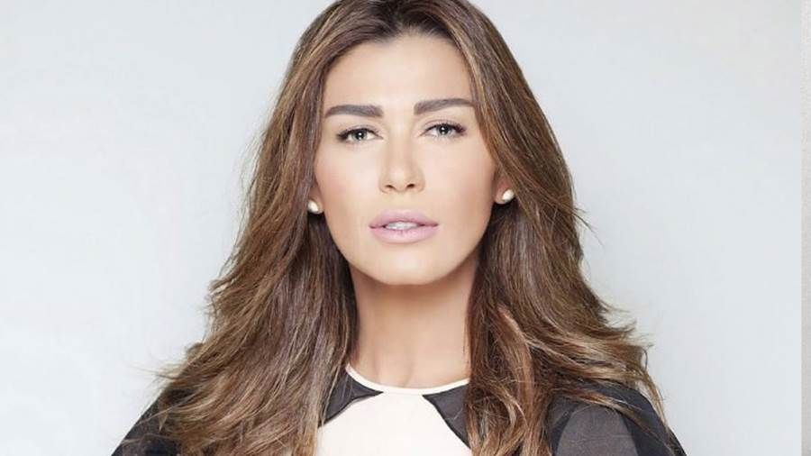 بالبيجاما.. نادين الراسي تترك منزلها بسبب القصف الإسرائيلي