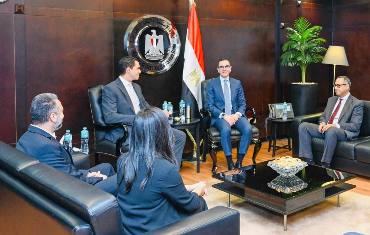 الخطيب يبحث تعزيز استثمارات بروكتر آند جامبل في مصر