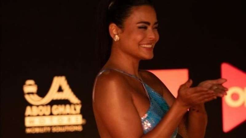 تجاوز 150 ألف جنيه.. سعر فستان أسماء جلال يثير الجدل على السوشيال...