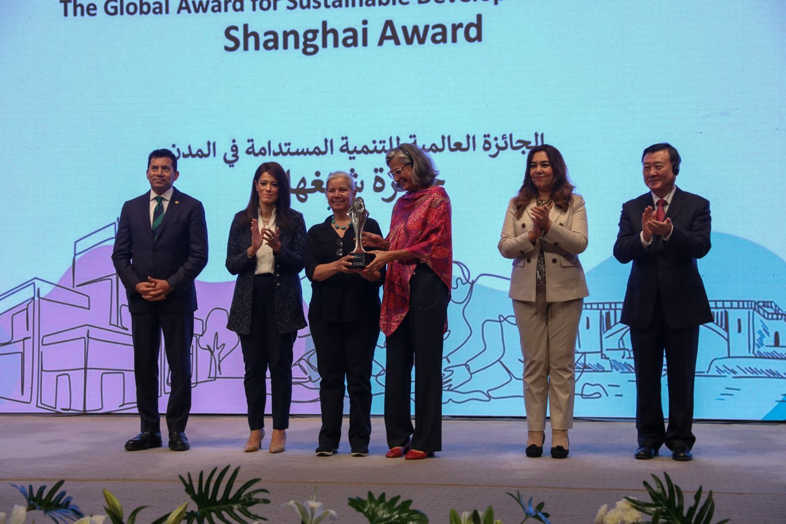 وزيرة التنمية المحلية ووكيلة الأمين العام للأمم المتحدة تسلمان جوائز شنغهاي لـ5 مدن حول العالم