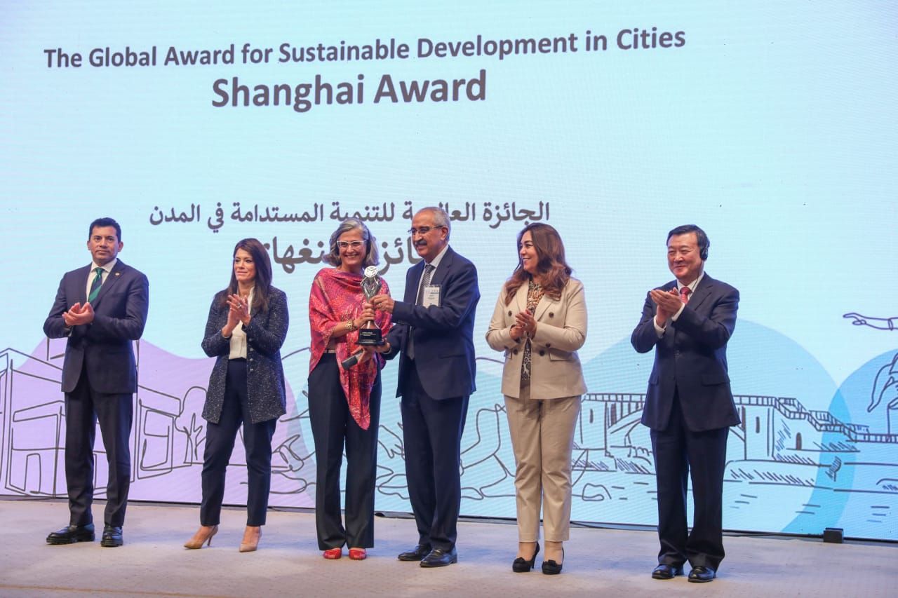 وزيرة التنمية المحلية ووكيلة الأمين العام للأمم المتحدة تسلمان جوائز شنغهاي لـ5 مدن حول العالم