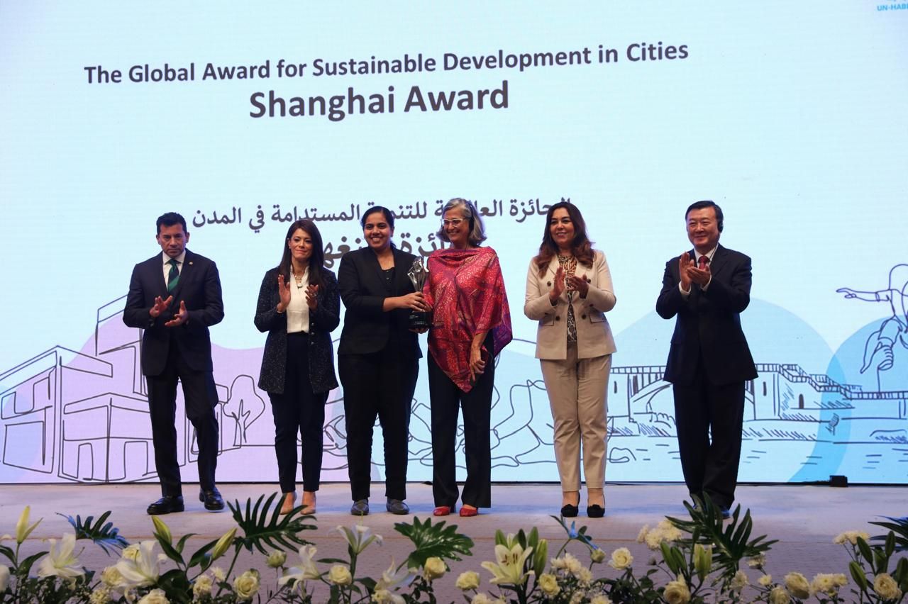 وزيرة التنمية المحلية ووكيلة الأمين العام للأمم المتحدة تسلمان جوائز شنغهاي لـ5 مدن حول العالم