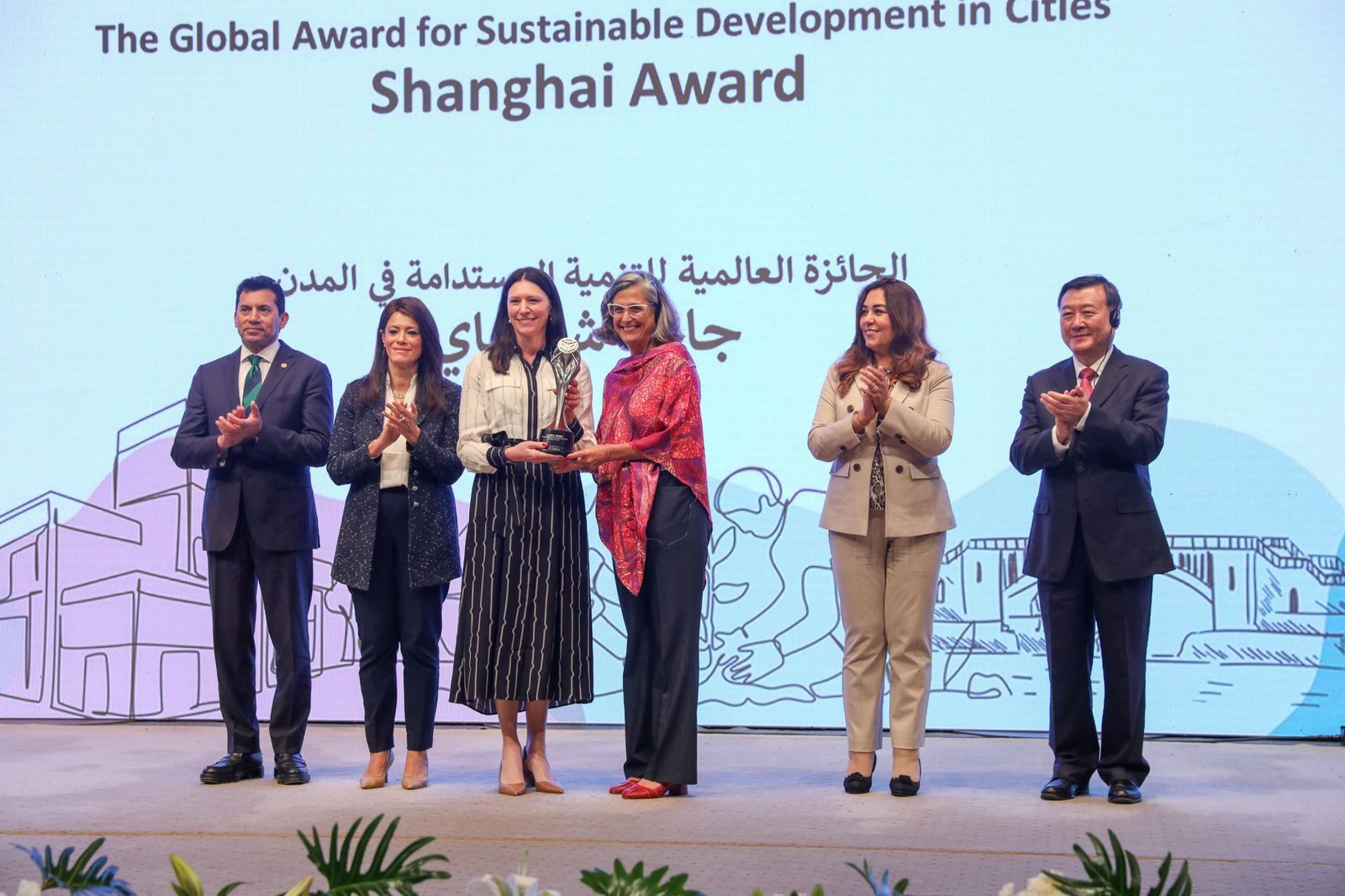 وزيرة التنمية المحلية ووكيلة الأمين العام للأمم المتحدة تسلمان جوائز شنغهاي لـ5 مدن حول العالم