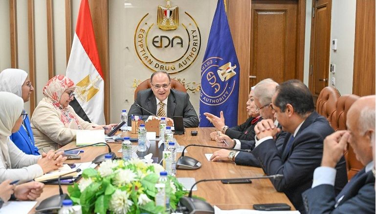 رئيس هيئة الدواء: نحرص على استمرار تطوير وتوطين الصناعات…