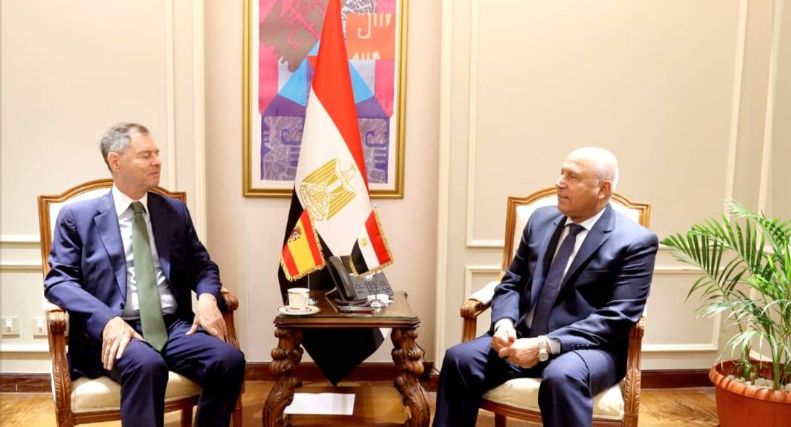 مصر تبحث مع إسبانيا تعزيز التعاون في مجالي النقل والصناعة
