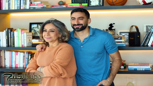 الخميس المقبل.. أنس بوخش ووالدته هالة كاظم ضيوف "معكم منى الشاذلي"