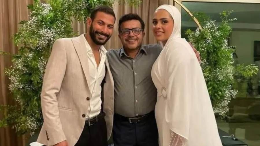 محمد هنيدي يحتفل بخطبة ابنته.. صور احتفل الفنان محمد هنيدي بخطبة ابنته فريدة الجمعة 1 نوفمبر.. وأحيا حفل الخطبة المطرب أوكا الذي قدم مجموعة من أ إقرأ المزيد