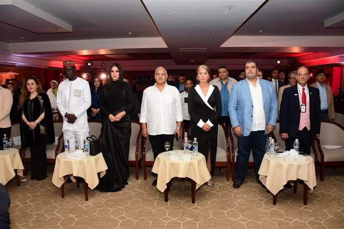 تكريم درة في مهرجان الأفلام القصيرة جدا أقيم مساء الأحد 3 نوفمبر حفل افتتاح الدورة الأولى من مهرجان الأفلام القصيرة جدا بالعين السخنة VS-Film وشهد ا إقرأ المزيد