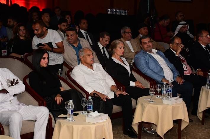 تكريم درة في مهرجان الأفلام القصيرة جدا أقيم مساء الأحد 3 نوفمبر حفل افتتاح الدورة الأولى من مهرجان الأفلام القصيرة جدا بالعين السخنة VS-Film وشهد ا إقرأ المزيد