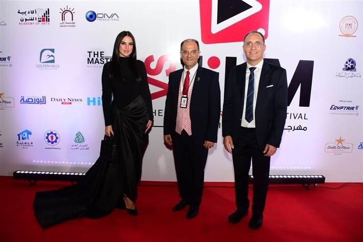 تكريم درة في مهرجان الأفلام القصيرة جدا أقيم مساء الأحد 3 نوفمبر حفل افتتاح الدورة الأولى من مهرجان الأفلام القصيرة جدا بالعين السخنة VS-Film وشهد ا إقرأ المزيد