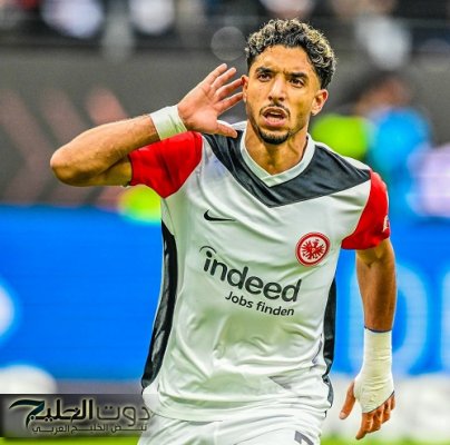 فرانكفورت يخطط لتحصين عمر مرموش من كبار أوروبا بعقد جديد