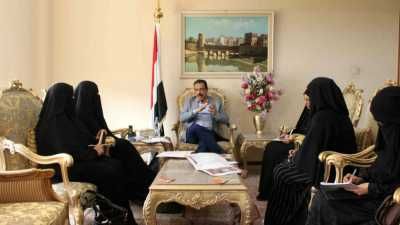 أخبار اليمن : وزير الخارجية يشيد بدور المرأة اليمنية