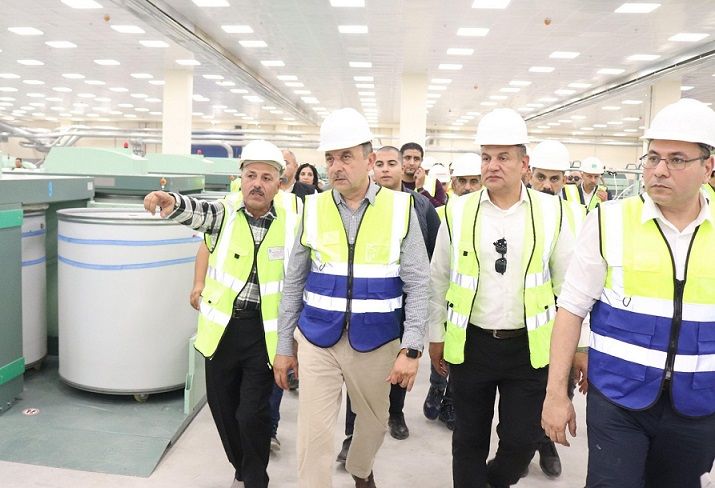 وزير قطاع الأعمال يتفقد تجارب تشغيل مصنع “غزل 1”…