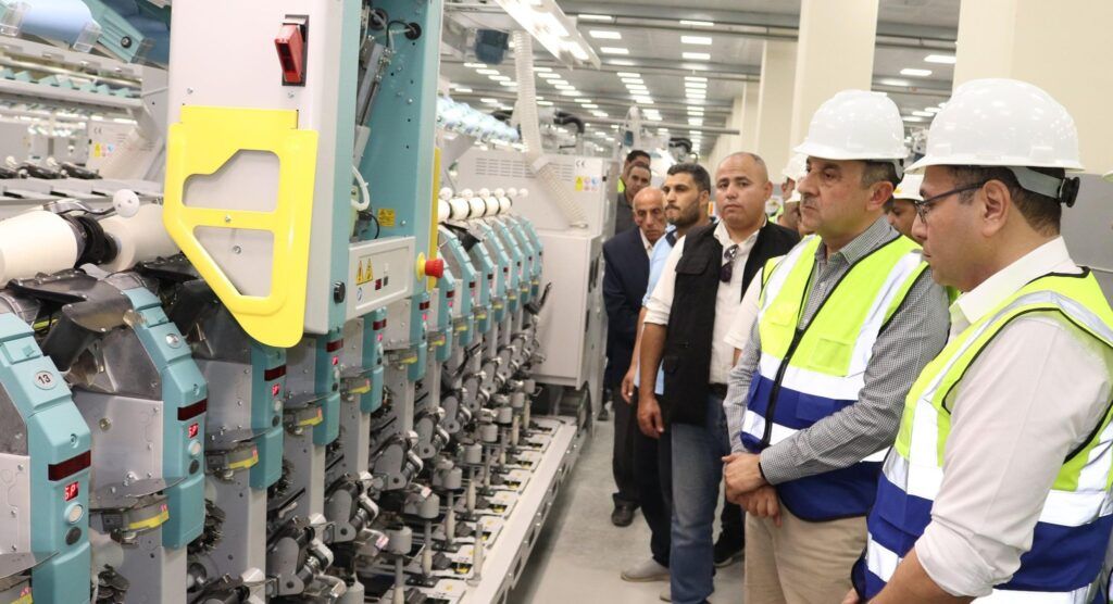 وزير قطاع الأعمال يتفقد تجارب تشغيل مصنع “غزل 1”…